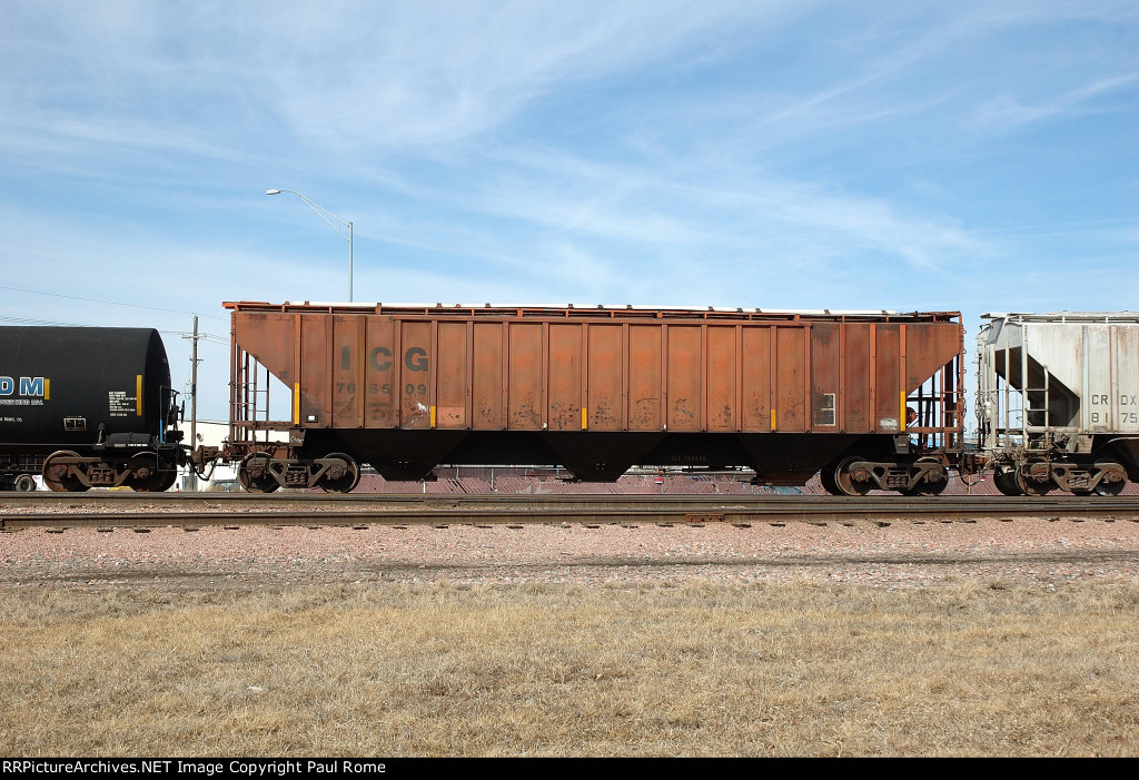 ICG 766509, PS 3-bay covered hopper eastbound on the BNSF